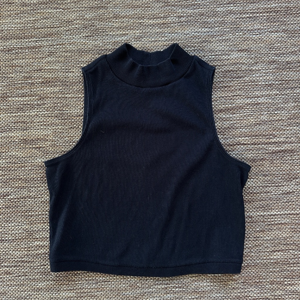 Everlane The Form Mock-Neck Sleeveless Cropped Tank Top in Black Size Small